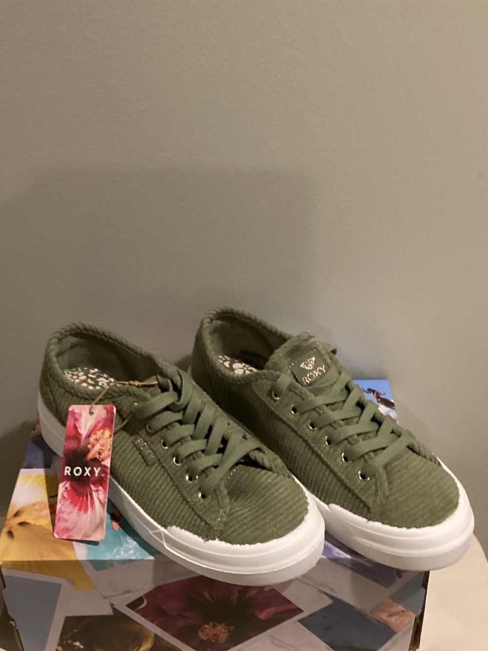 Roxy Women’s Olive Green Corduroy Lace-Up Platform Sneakers